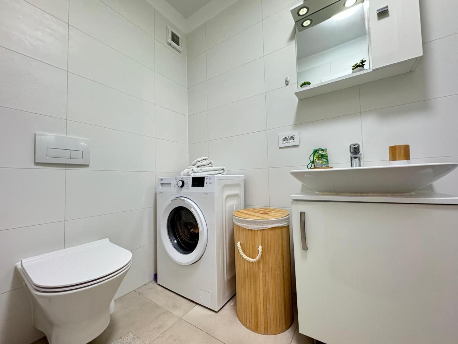 Jad - Luxury 3 Rooms & 2 Rooms Apartments In Kasper, Near Coresi Mall Brașov Exterior foto